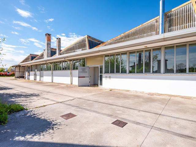 #2537519 Capannone industriale a Loira in vendita - foto 1