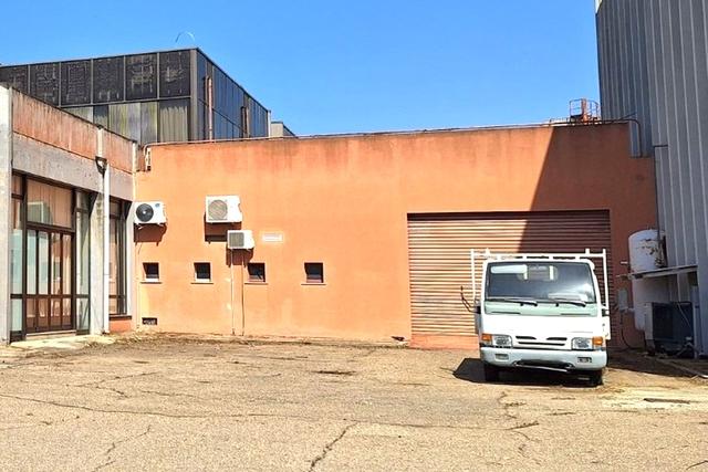 Magazzini in vendita