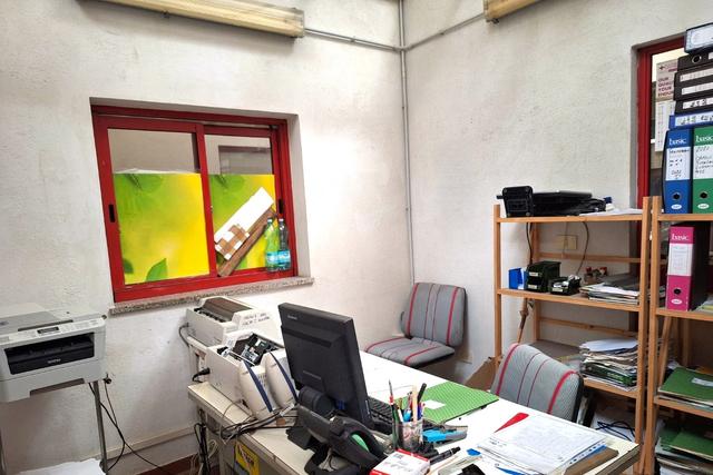 Magazzini in vendita