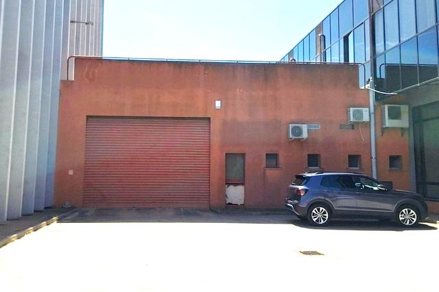 Magazzini in vendita