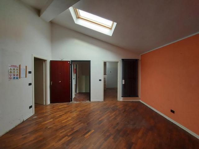 #14690 Due uffici con garage e cantina in vendita - foto 2