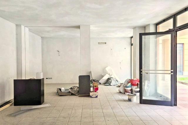 #2536117 Negozio (sub 214) in edificio polifunzionale in vendita - foto 3