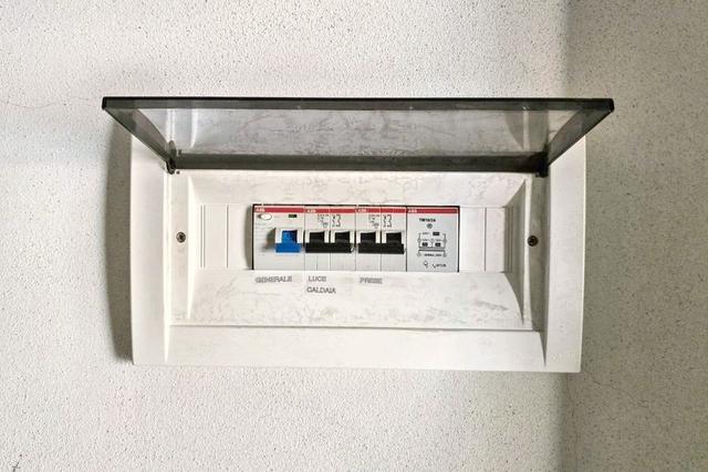 #2536117 Negozio (sub 214) in edificio polifunzionale in vendita - foto 8