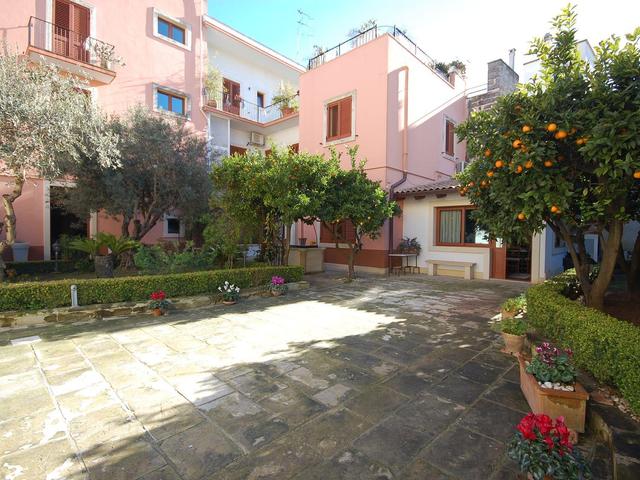 Palazzi in vendita