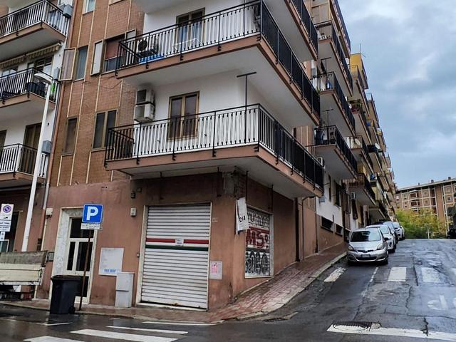 Complessi commerciali in vendita