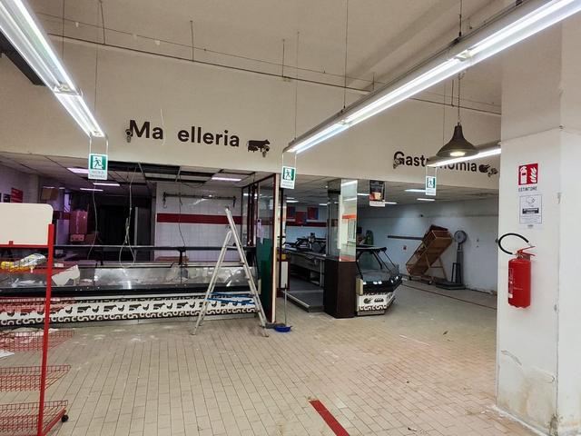 Complessi commerciali in vendita
