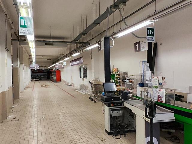 Complessi commerciali in vendita