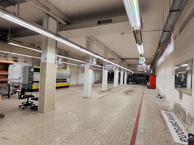 Complessi commerciali in vendita