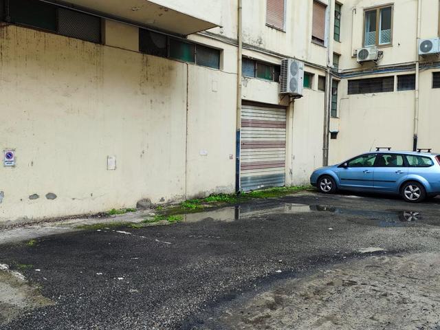 Complessi commerciali in vendita