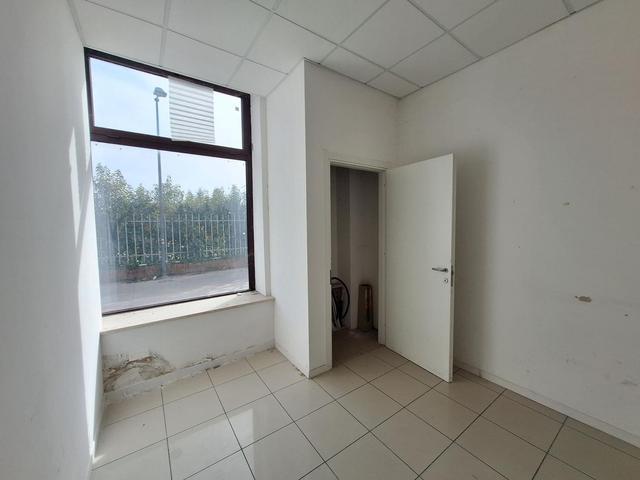 #22973 Locale commerciale con garage (sub 43) in vendita - foto 2