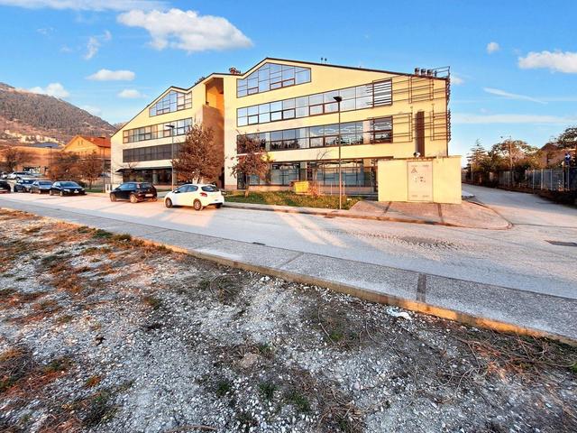#22973 Locale commerciale con garage (sub 43) in vendita - foto 3