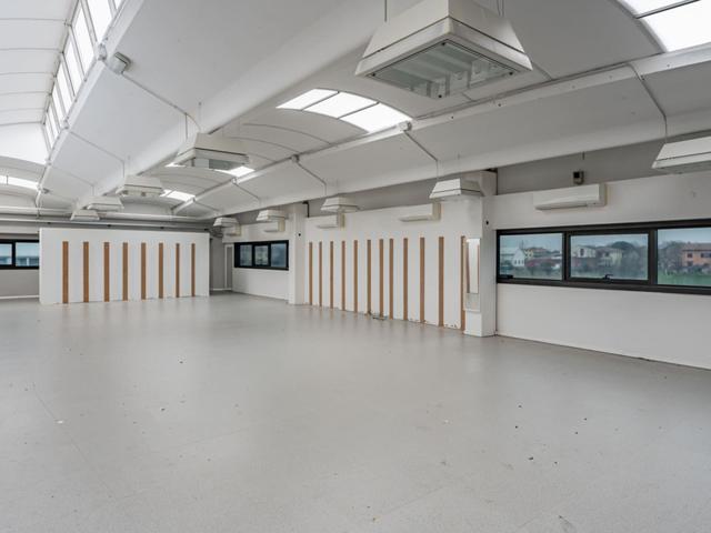 #2537510 Capannoni industriali con ufﬁci ad Altopascio in vendita - foto 11