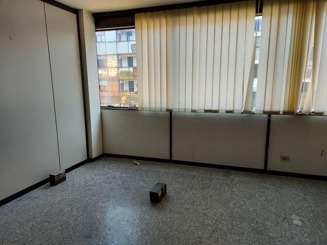 #12822 Affitto/Vendita Ampio ufficio con autorimessa in edificio commerciale in vendita - foto 13