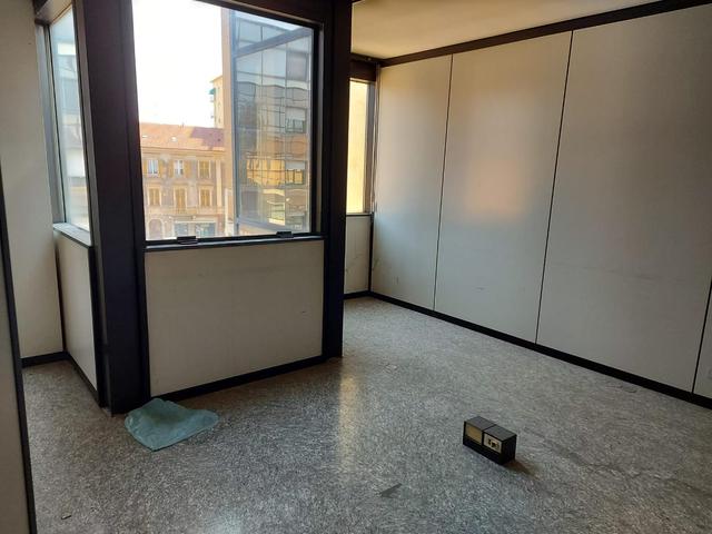 #12822 Affitto/Vendita Ampio ufficio con autorimessa in edificio commerciale in vendita - foto 3