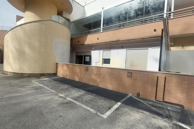 #24694 Ufficio con garage e posto auto coperto in vendita - foto 2