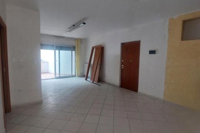 #24694 Ufficio con garage e posto auto coperto in vendita - foto 3