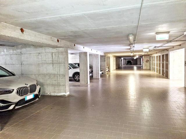 Garage in vendita