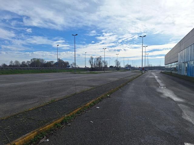 #25742 Capannone commerciale di ampie dimensioni in vendita - foto 2