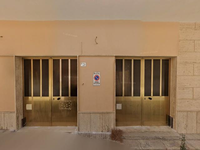 Magazzini in vendita