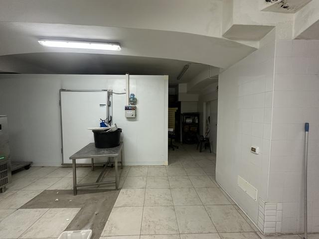 Magazzini in vendita