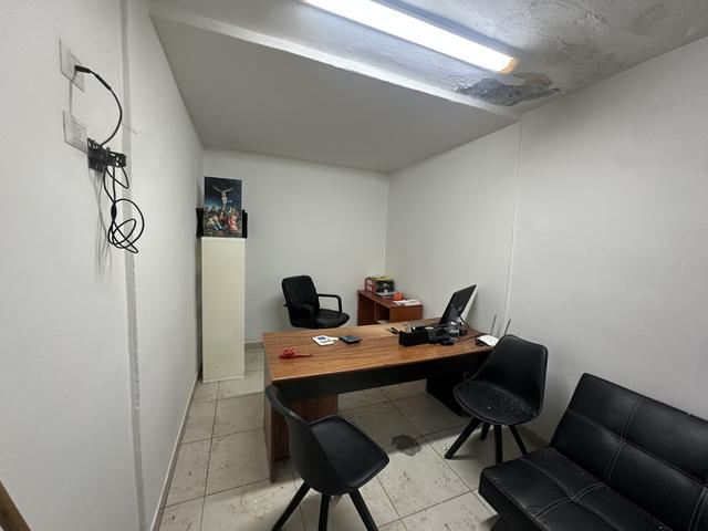 Magazzini in vendita