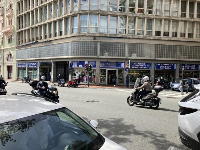 #2536063 Complesso commerciale-direzionale in posizione strategica in vendita - foto 1