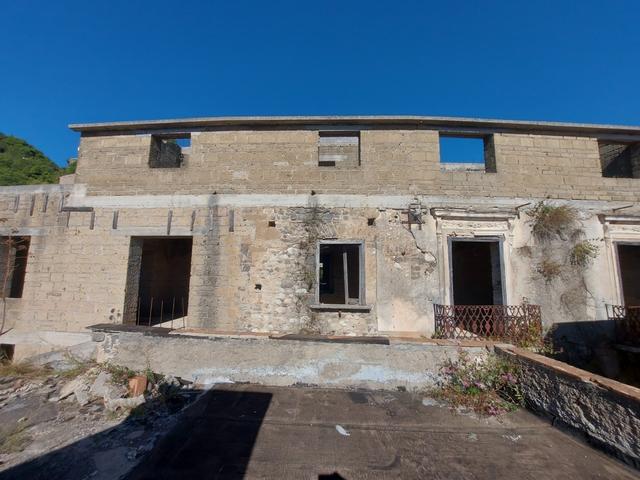 Palazzi in vendita
