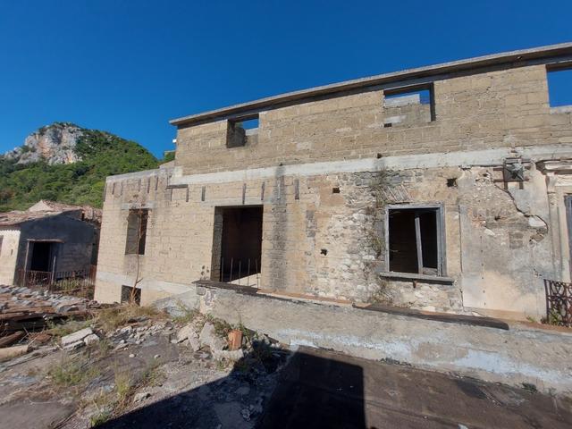 Palazzi in vendita