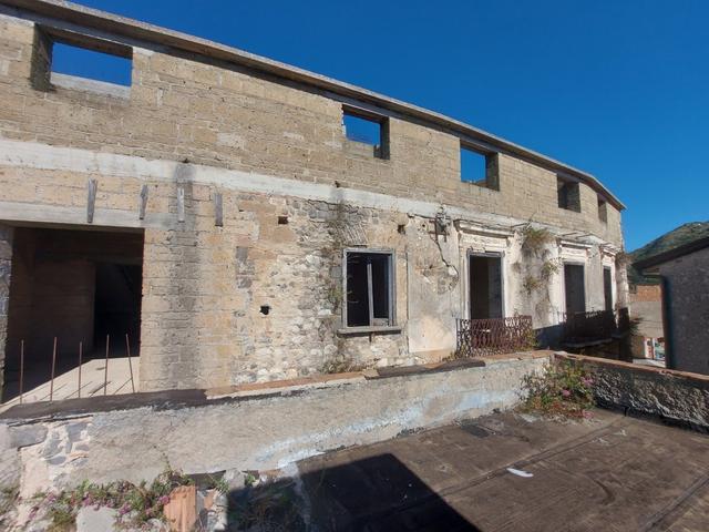 Palazzi in vendita