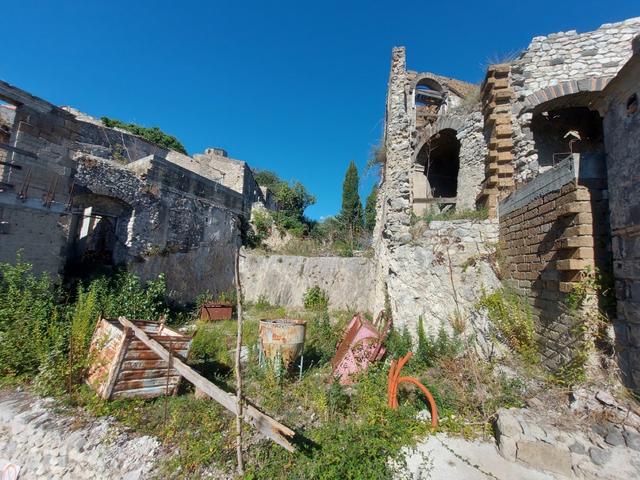 Palazzi in vendita