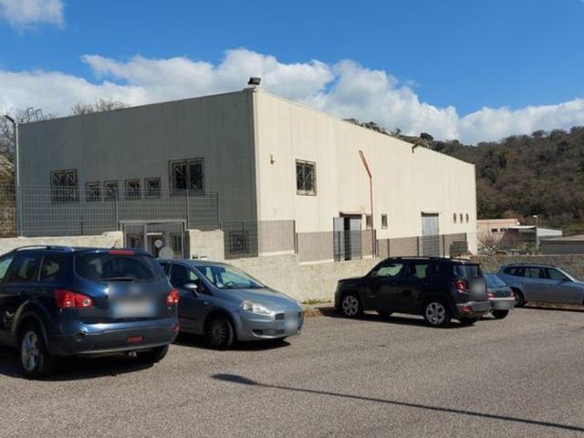 #15972 Capannone con carroponte e area esterna in vendita - foto 1