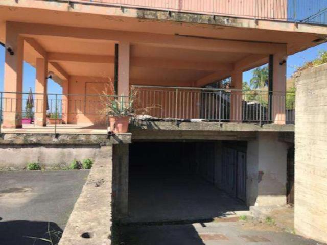 Garage in vendita