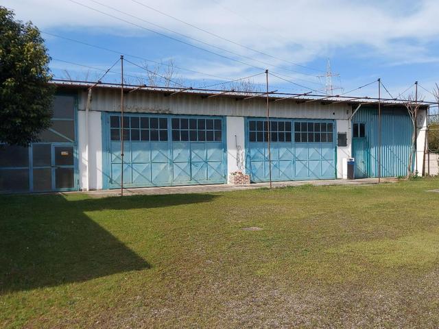 Magazzini in vendita