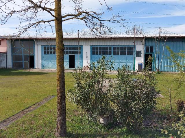 Magazzini in vendita