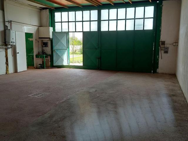 Magazzini in vendita