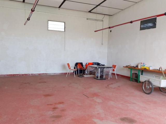 Magazzini in vendita