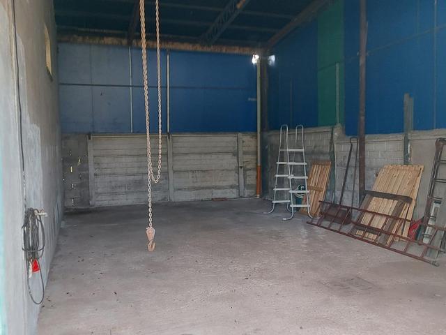 Magazzini in vendita