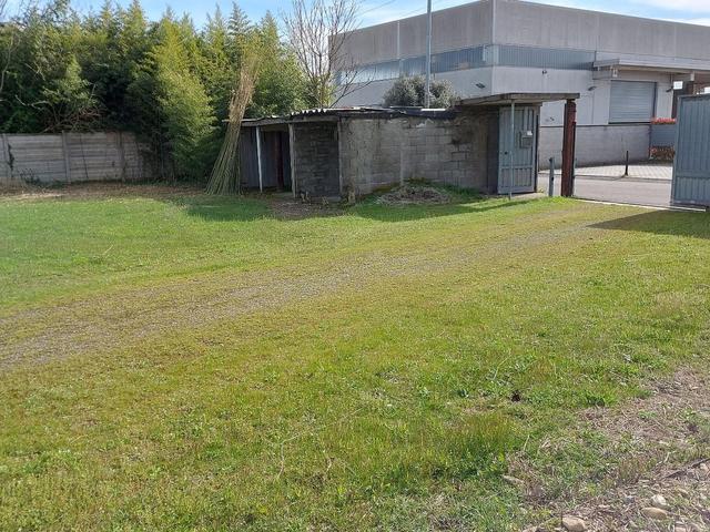 Magazzini in vendita