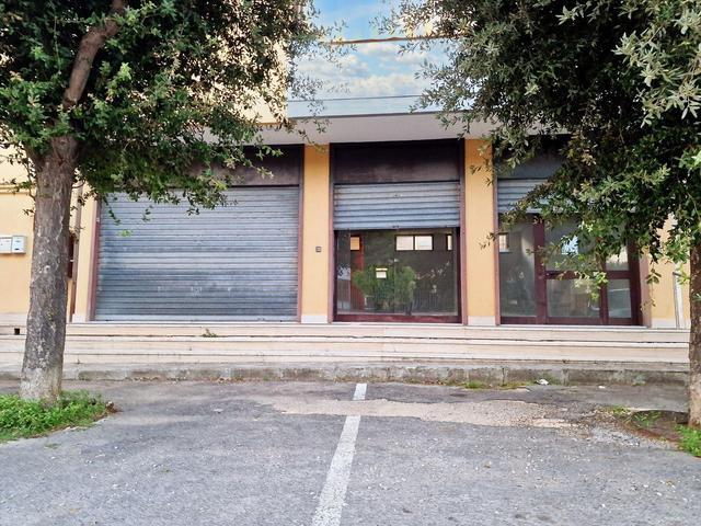 Negozi in vendita