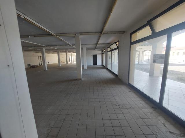 #2638637 Ampio locale commerciale in vendita - foto 3