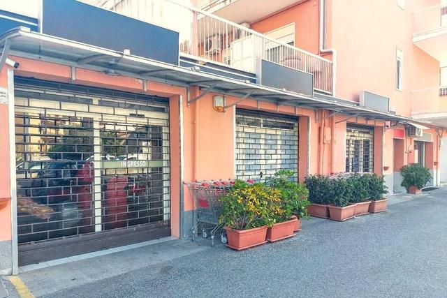 #2519022 Negozio piano terra in edificio residenziale in vendita - foto 1