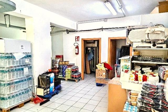 Negozi in vendita