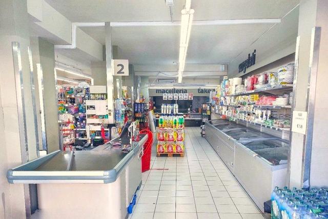 Negozi in vendita