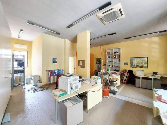 #24199 Ufficio con magazzino e parcheggi in vendita - foto 12