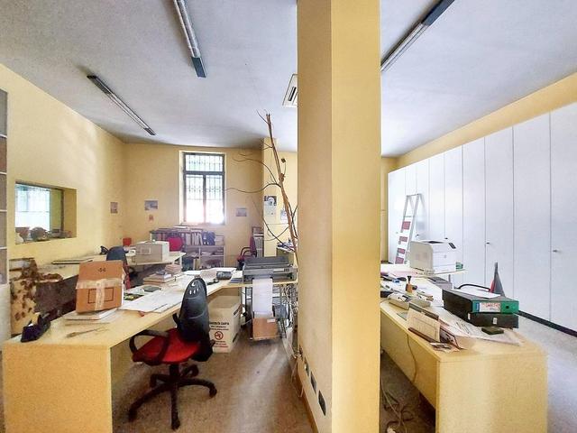 #24199 Ufficio con magazzino e parcheggi in vendita - foto 8