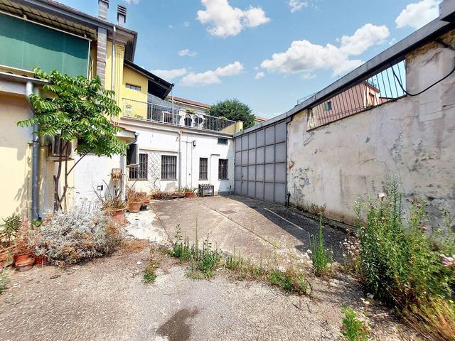 #24199 Ufficio con magazzino e parcheggi in vendita - foto 4