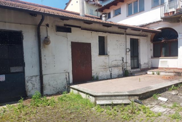 Negozi in vendita
