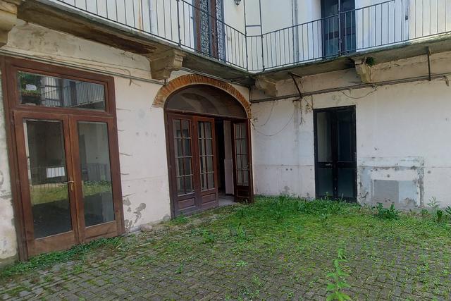 Negozi in vendita