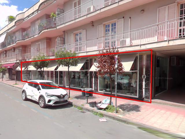 #2537534 Locale commerciale con deposito in vendita - foto 1