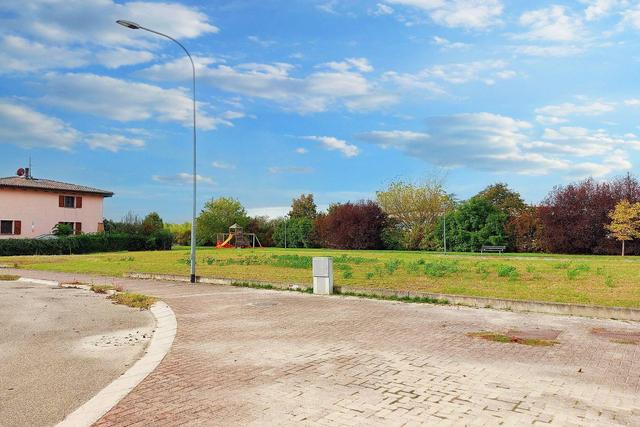 #24427 Terreno edificabile di 645 mq in vendita - foto 3